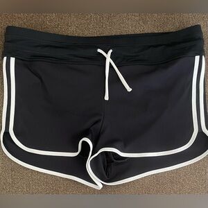 Women’s Athleta Activewear Drawstring Shorts Size M ~ Black/White